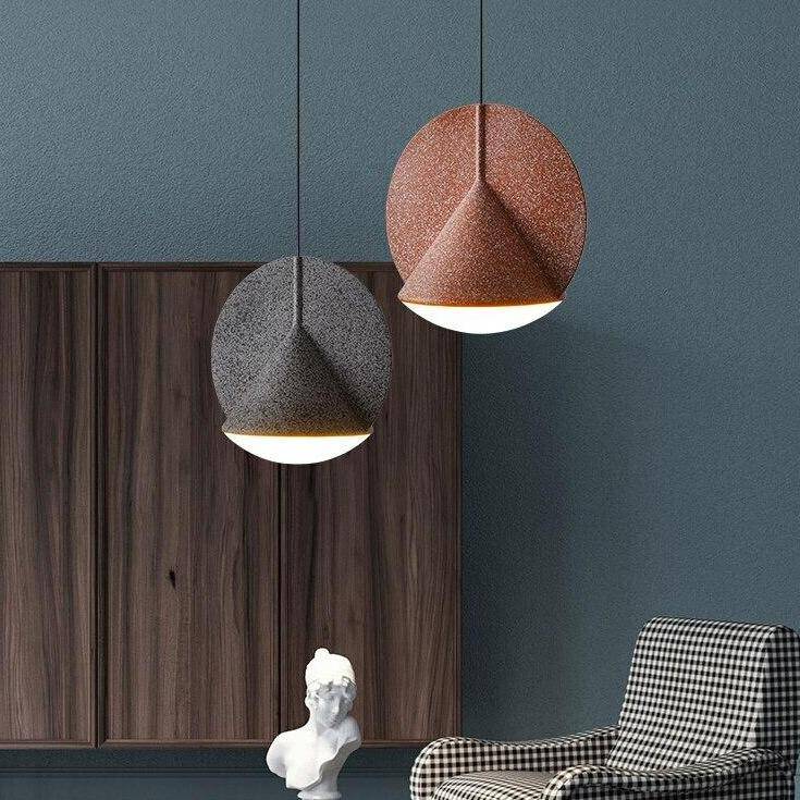 Suspension design cône dans un cercle en métal coloré LED