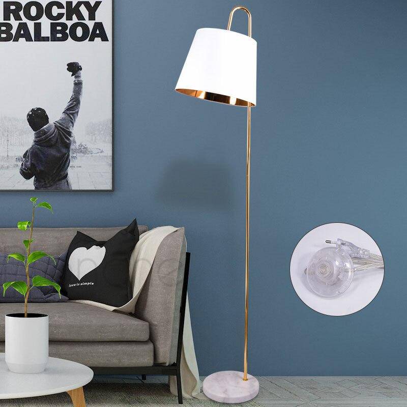 Lampadaire design LED en marbre avec abat-jour conique doré