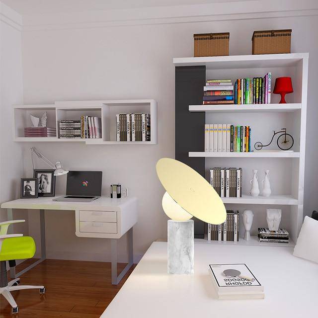 Lampe à poser design LED en marbre avec boule et disque en verre