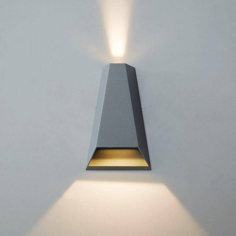 Applique murale design à LED avec abat-jour géométrique en métal gris Outdoor