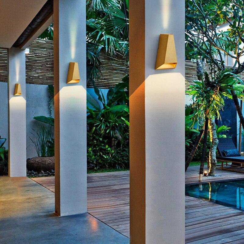 Applique murale design à LED avec abat-jour géométrique en métal gris Outdoor