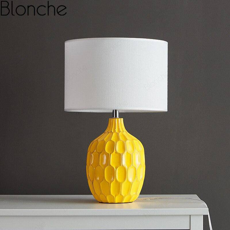 Lampe à poser moderne LED en forme d'Ananas avec abat-jour blanc