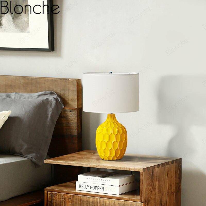Lampe à poser moderne LED en forme d'Ananas avec abat-jour blanc