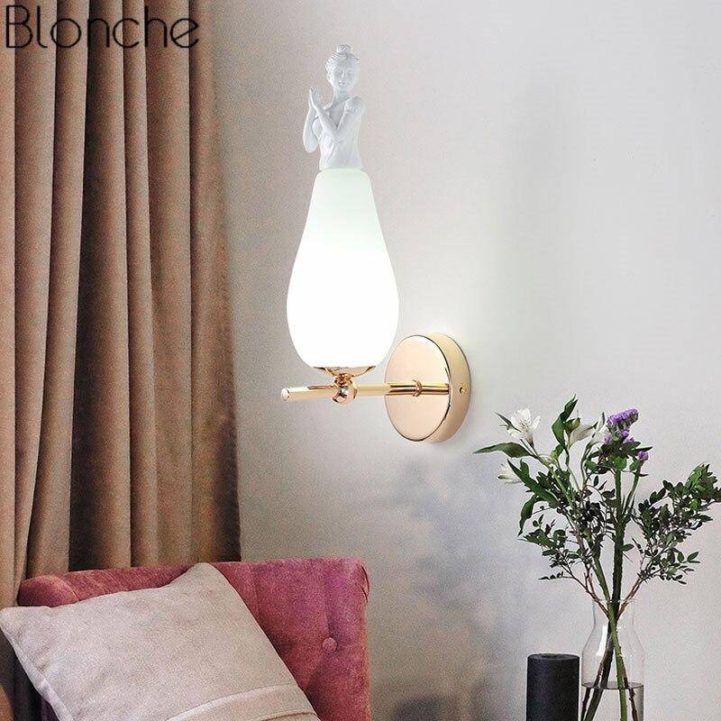 Applique murale design à LED en métal avec abat-jour blanc style Ange