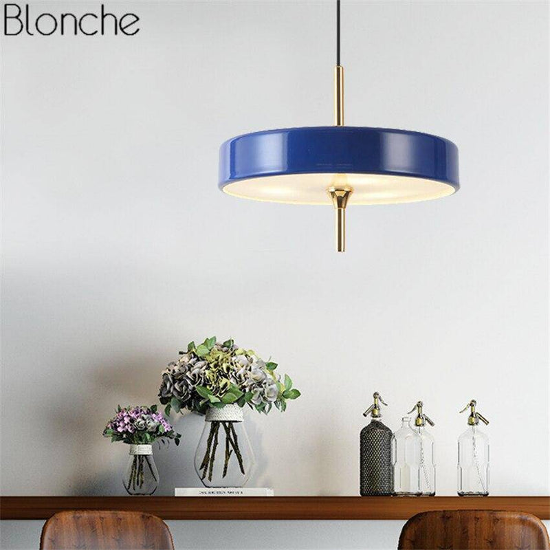 Suspension design LED arrondie en métal coloré style industriel