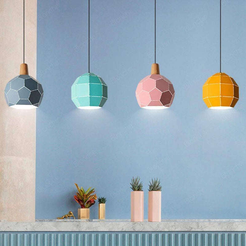 Suspension design LED sphère colorée en métal