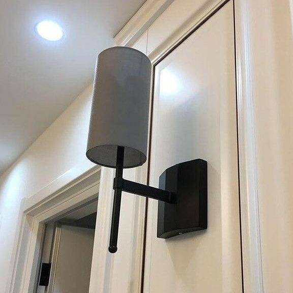 Applique murale design LED avec abat-jour cylindrique gris