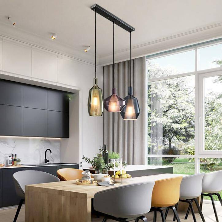 Suspension design à LED avec abat-jour en verre coloré