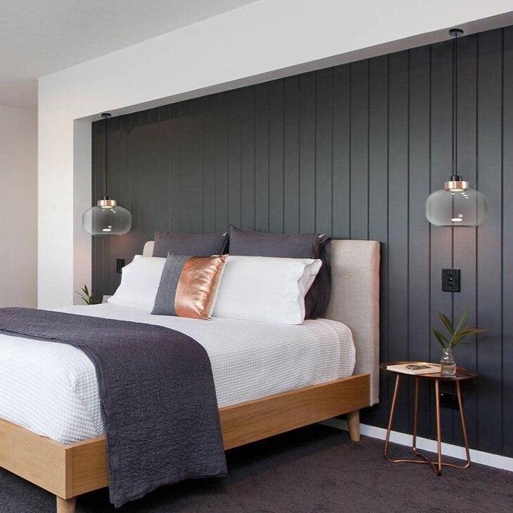 Suspension design LED avec sphère en verre et cercle cuivré