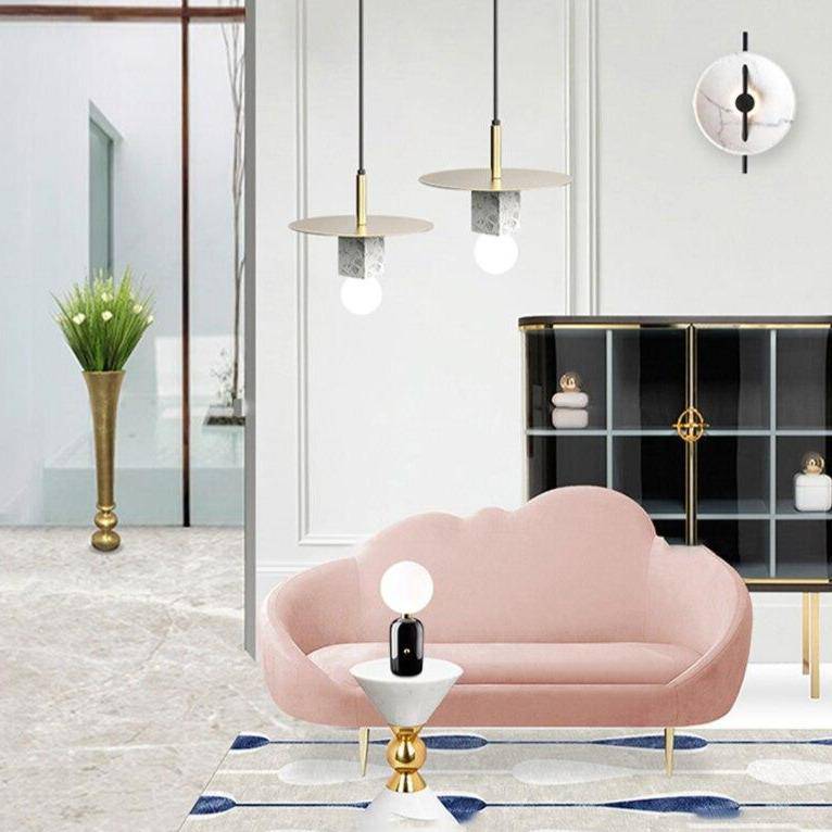 Suspension design LED avec cube en marbre et disque doré