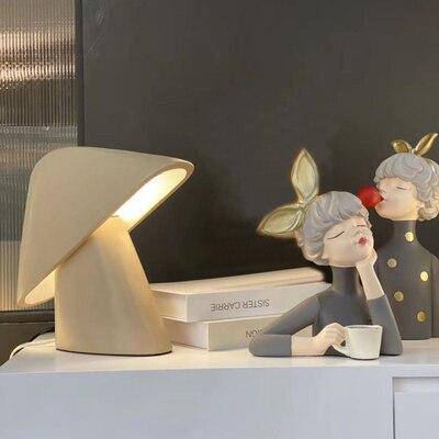 Lampe à poser design LED avec abat-jour triangulaire coloré Luxury