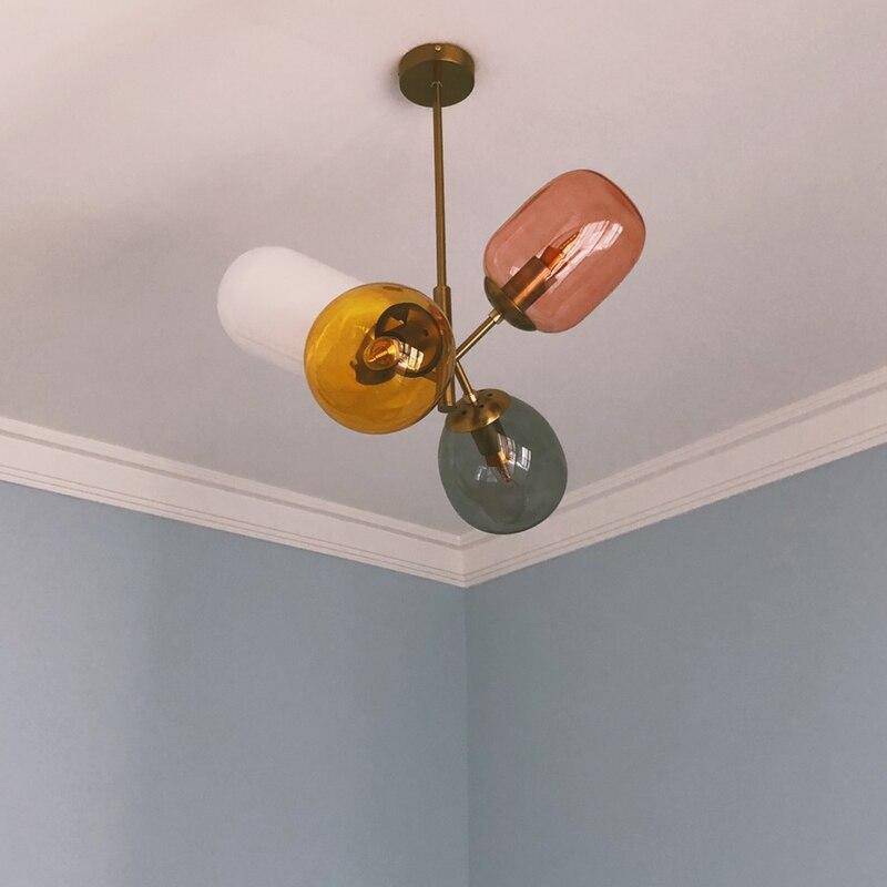 Suspension design en verre LED avec trois abat-jours colorés