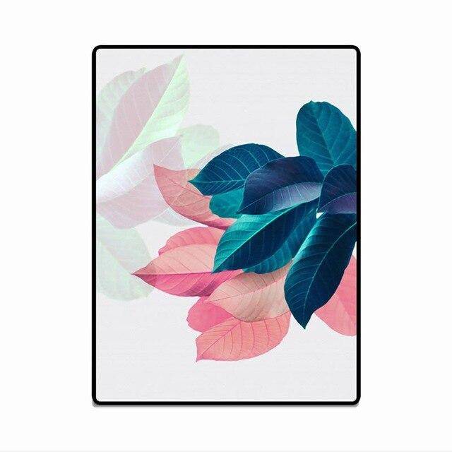 Tapis moderne rectangle à feuilles colorées bleu et rose Anto
