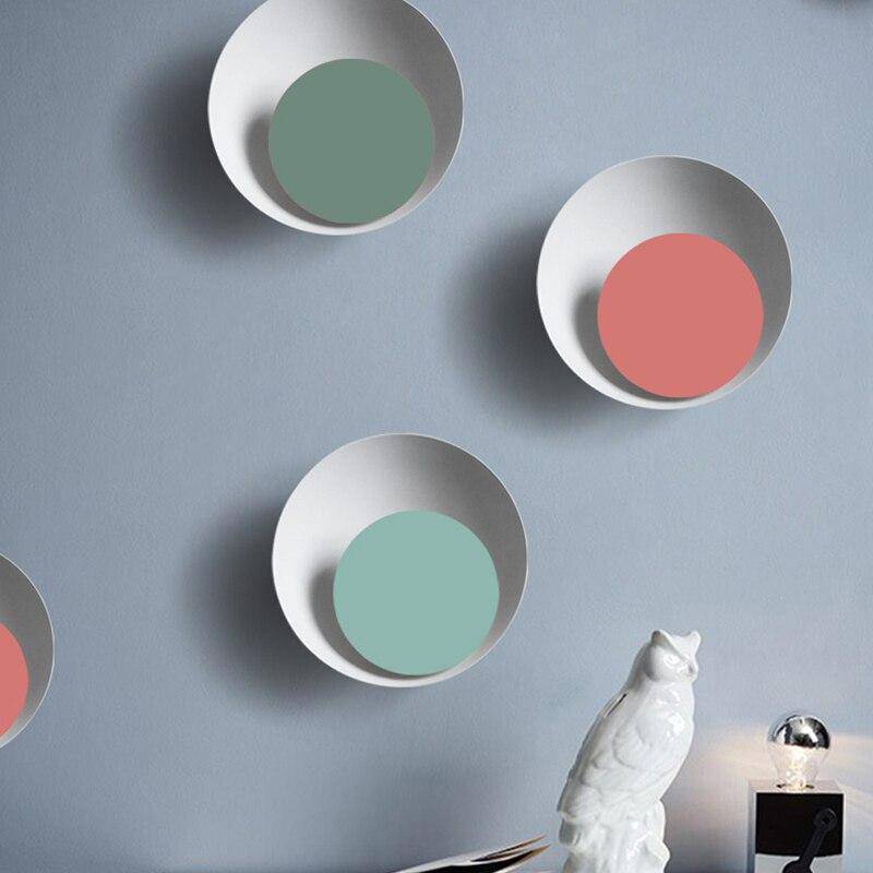 Applique murale moderne LED en métal et disque coloré