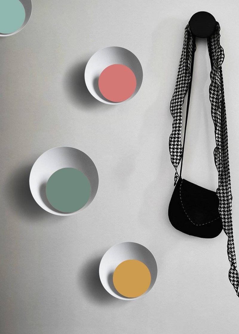 Applique murale moderne LED en métal et disque coloré