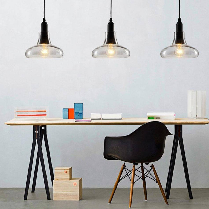 Suspension design LED noire avec abat-jour arrondie en verre