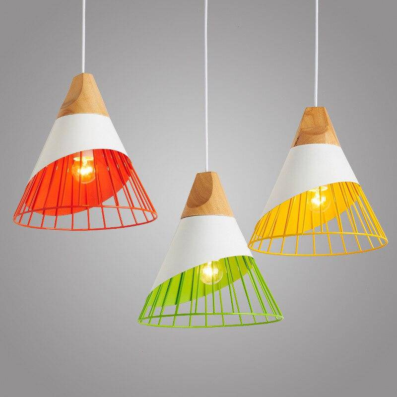 Suspension conique en bois et cage colorée en aluminium