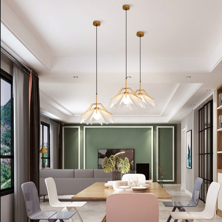 Suspension moderne LED abat-jour avec pétales triangulaires Andrea