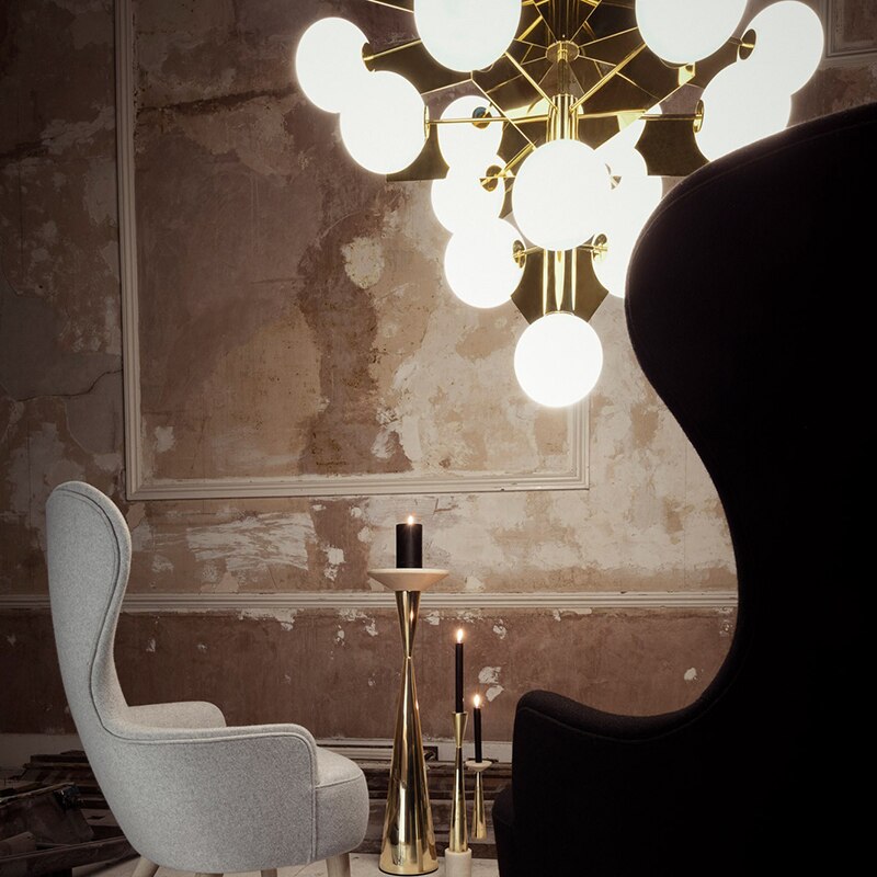 Lustre moderne pyramidale doré avec globes en verre luxury Ariana