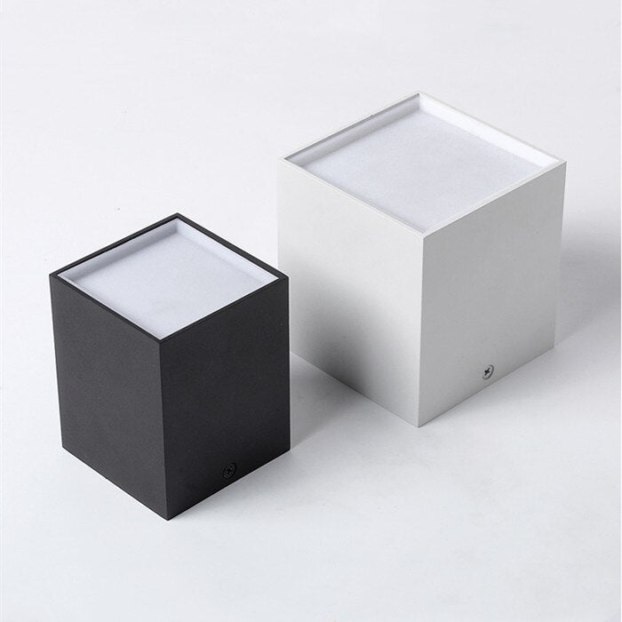 Spot design LED en forme de cube en aluminium Beal