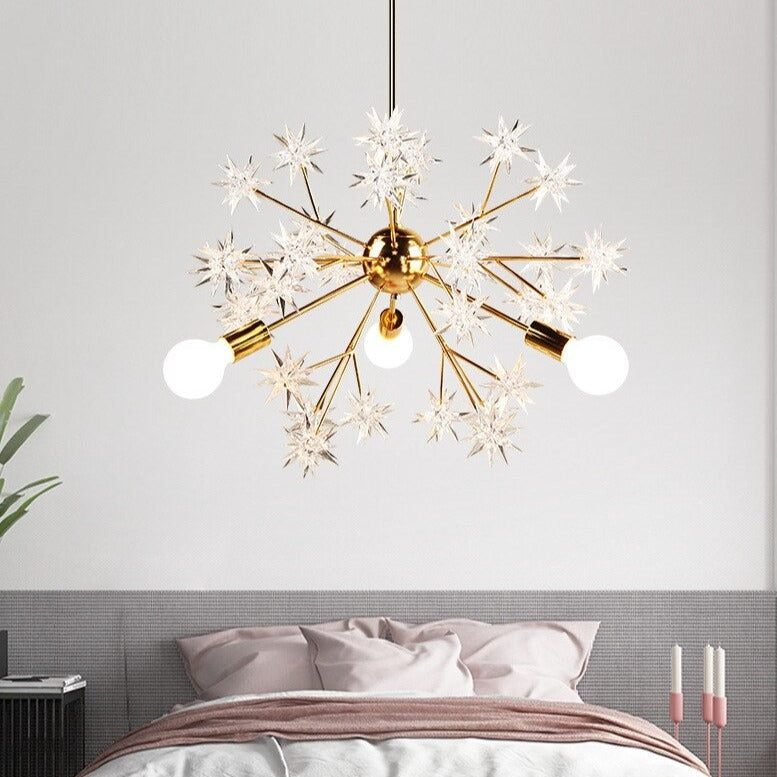 Lustre moderne métallique avec des étoiles étincelantes Tanit