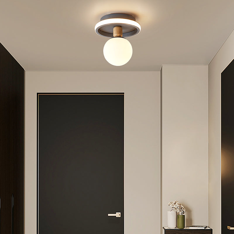 Plafonnier design avec des formes originales en métal Basil