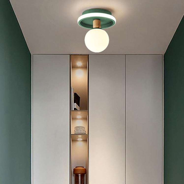 Plafonnier design avec des formes originales en métal Basil