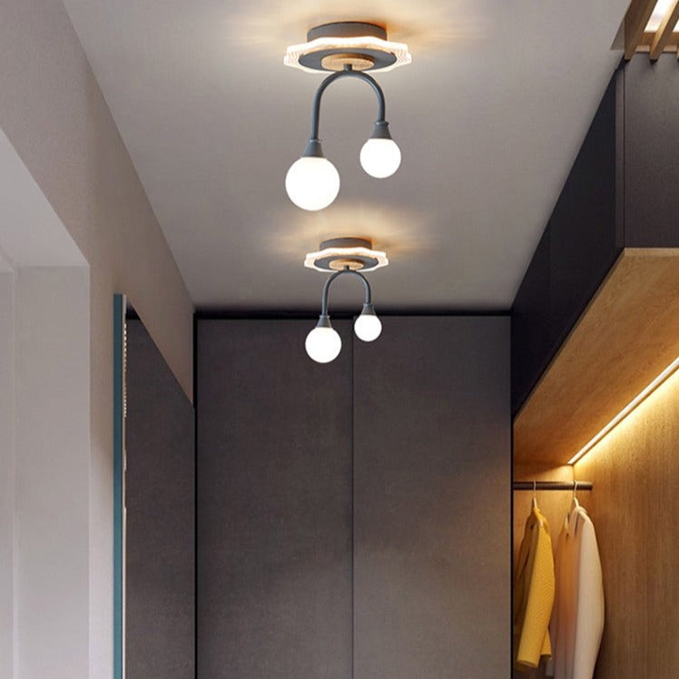 Plafonnier design avec des formes originales en métal Basil