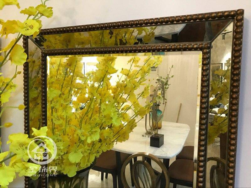 Miroir mural carré en métal doré Wall