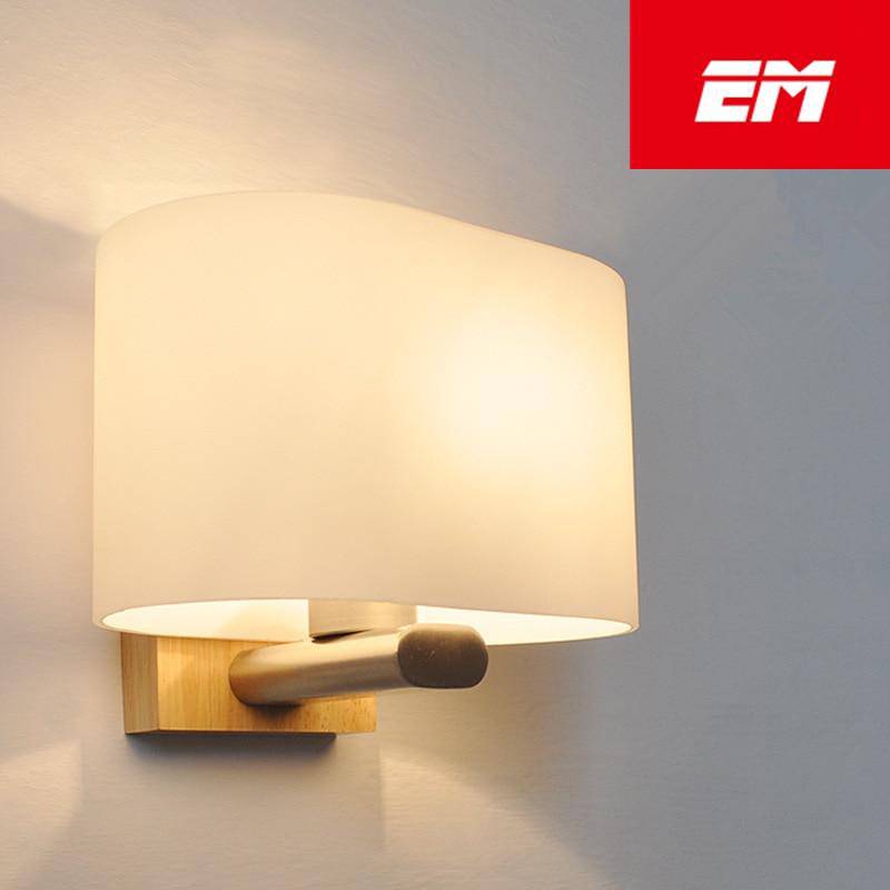 Applique murale LED en bois avec abat-jour arrondi