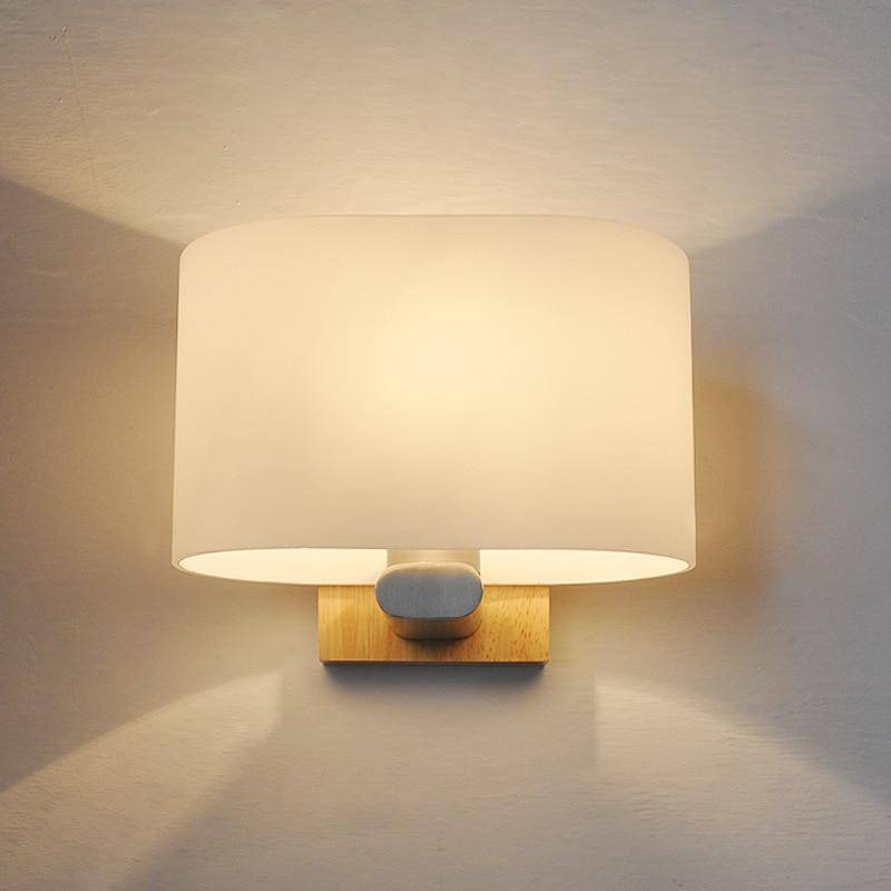 Applique murale LED en bois avec abat-jour arrondi