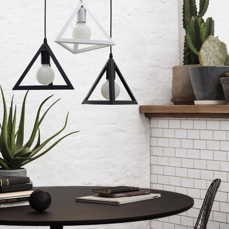 Suspension moderne LED en triangle (noir ou blanc)