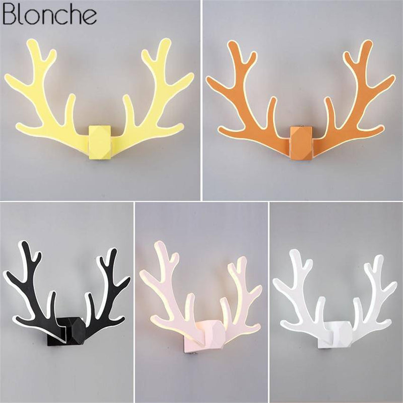 Applique murale LED en forme de corne cerf colorée