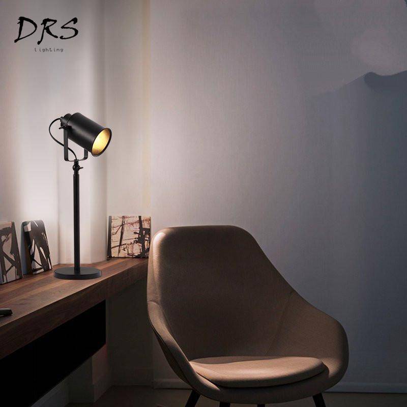 Lampe de bureau à LED spot ajustable sur pied noir