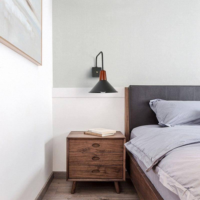 Applique murale design ajustable avec abat-jour en métal noir