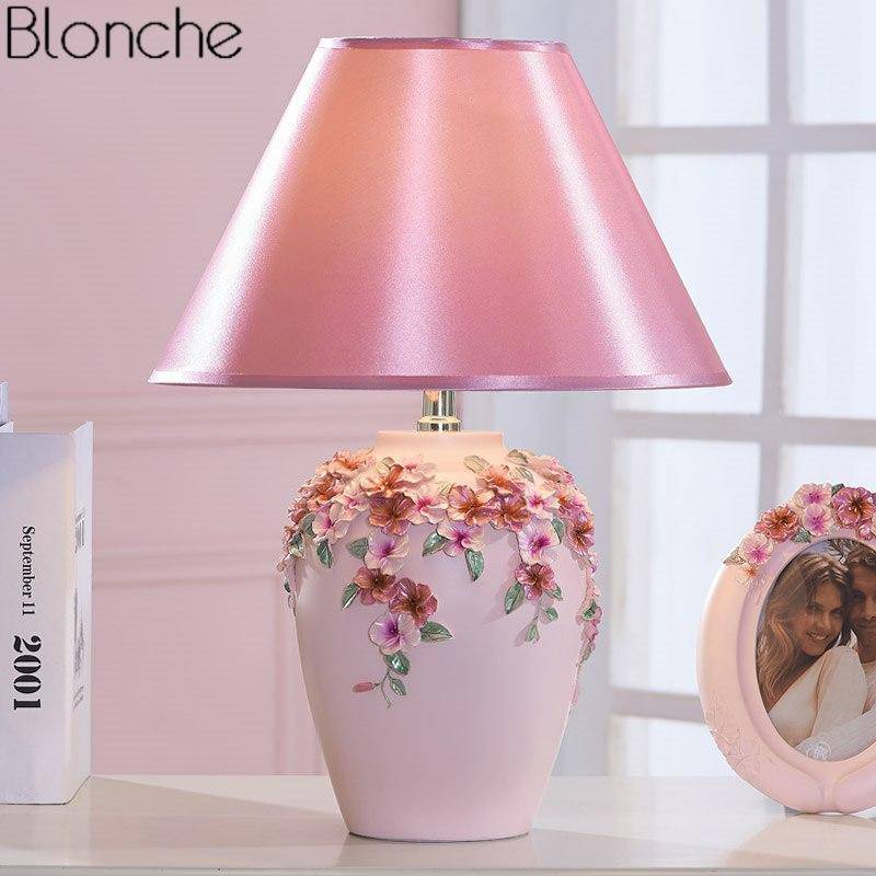 Lampe de chevet à poser avec abat-jour et base fleuri colorée
