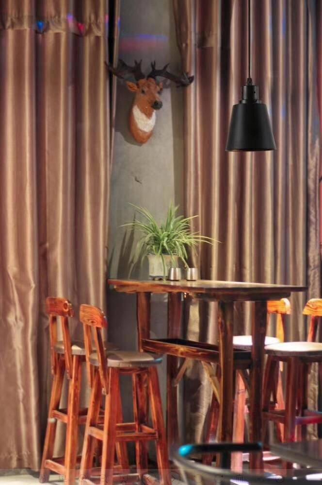 Suspension rustique avec base ronde en métal