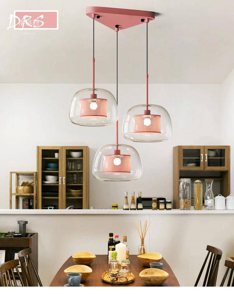 Suspension design à LED cage dans boule en verre