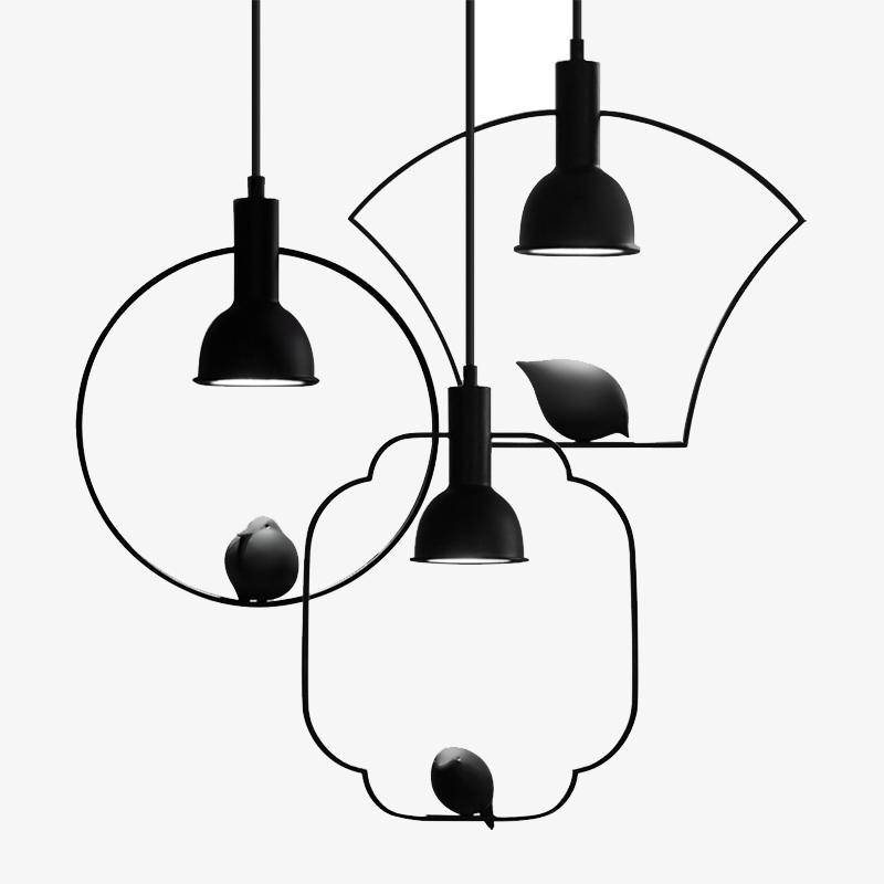 Suspension forme en métal avec oiseau suspendu