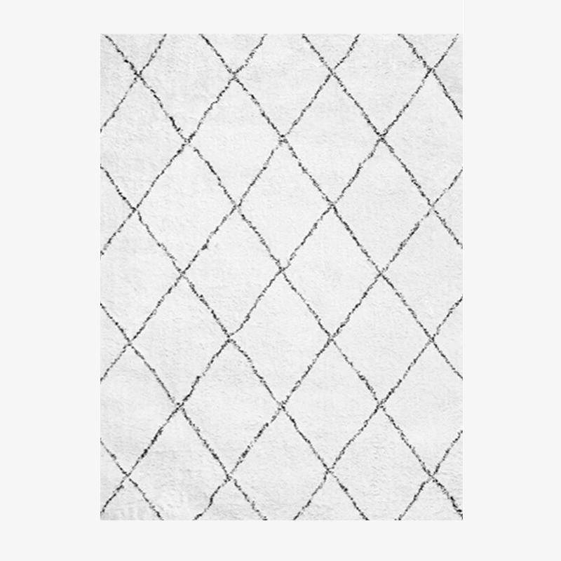 Tapis shaggy rectangle blanc à quadrillage noirs