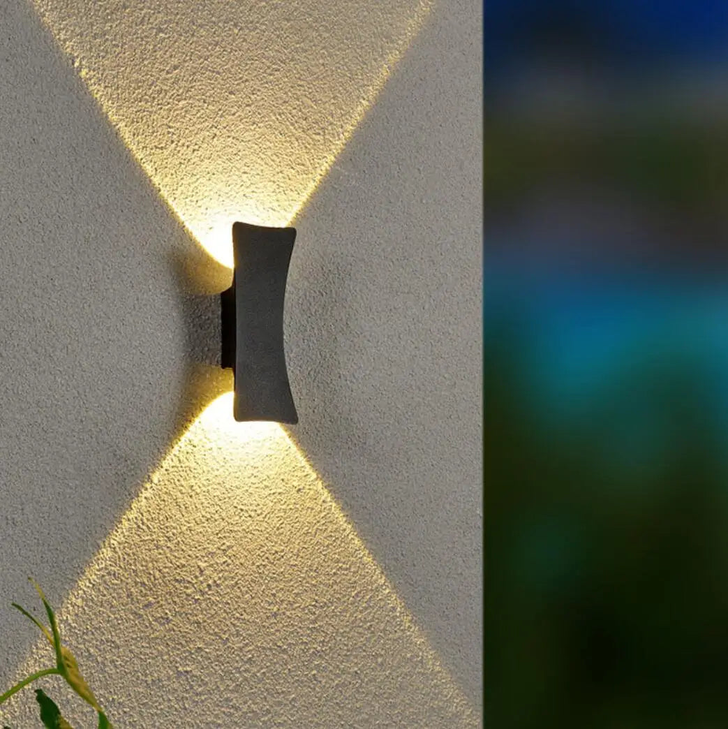Modern minimalist LED wall light for indoor and outdoor use - vue 6 sur 9