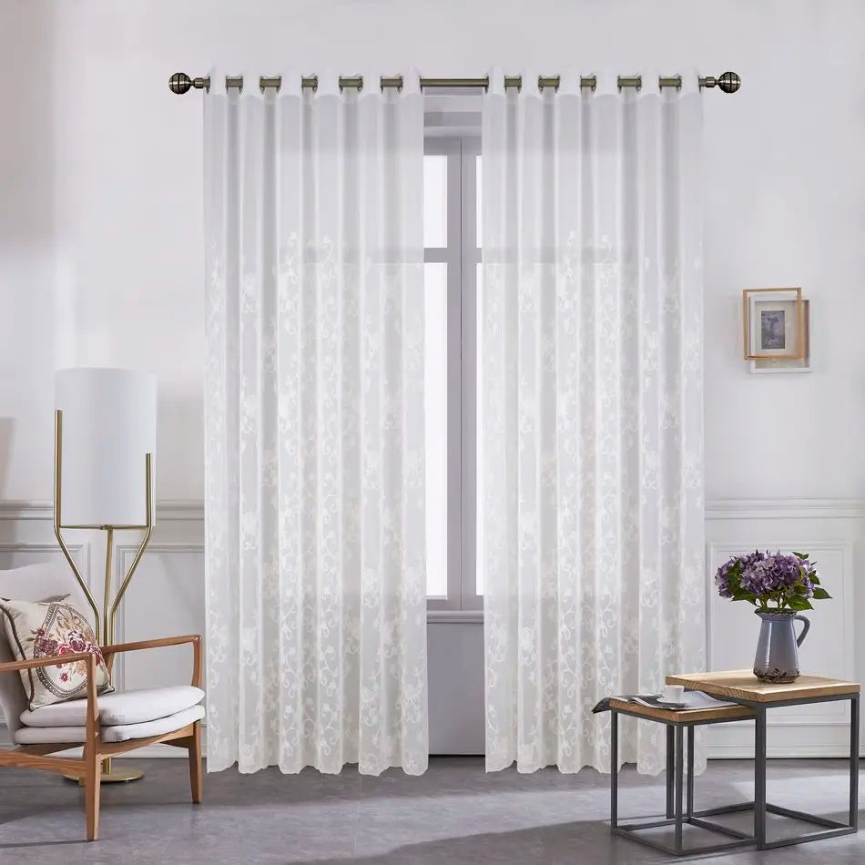 Voilage brodé fleurs festonné style classique romantique fenêtre