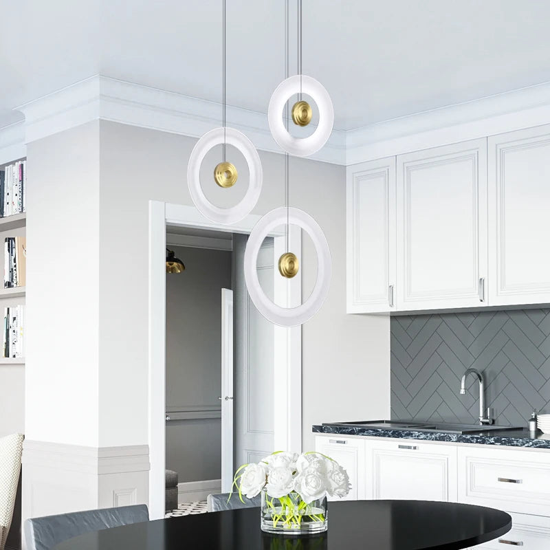 Minimalist round aluminium and glass pendant light for contemporary spaces - vue 4 sur 8