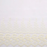 Voilage tulle brodé fleurs festonné style europeen salon