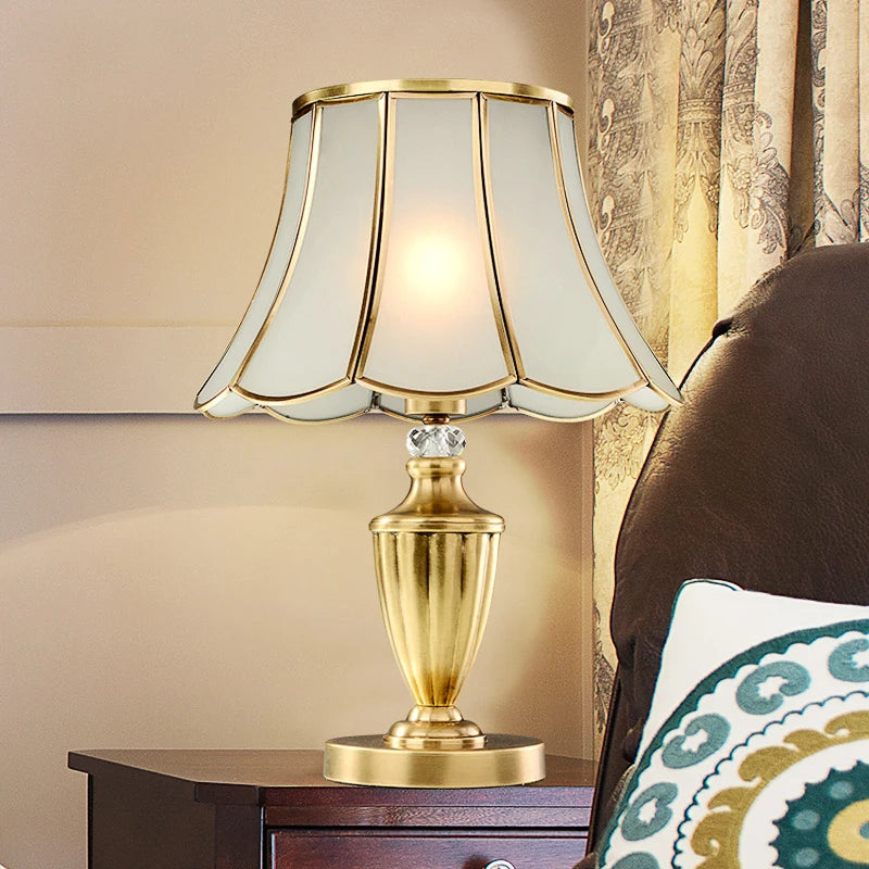lampadaire en verre et cuivre pour intérieur élégant - vue 6 sur 8