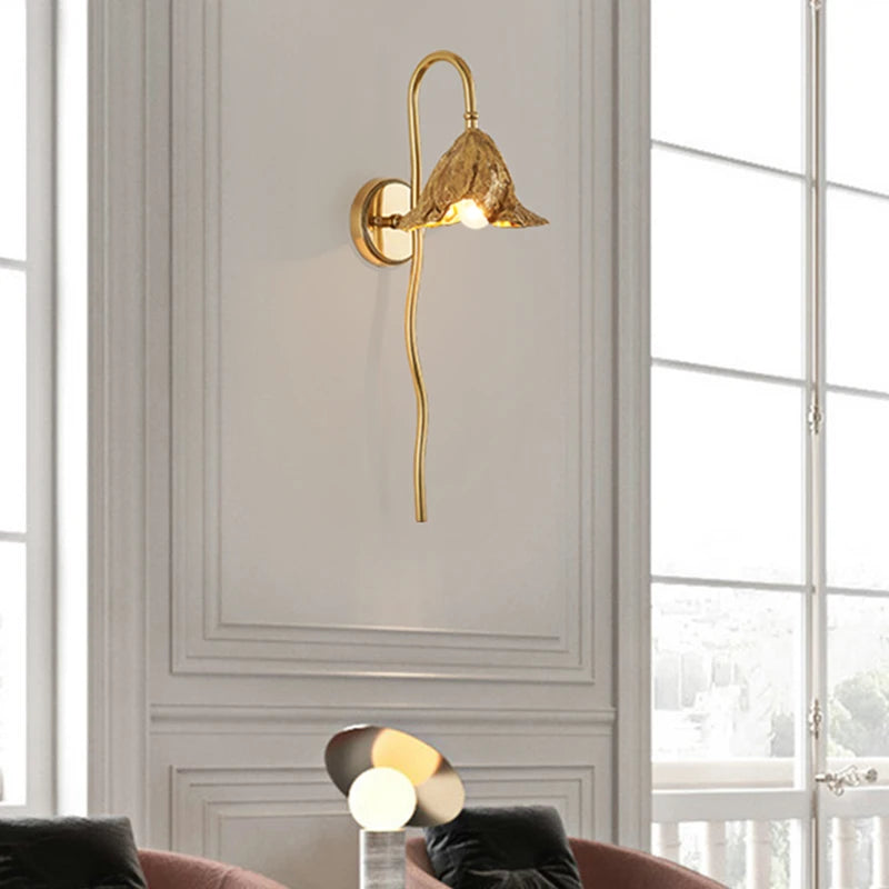 applique murale antique en laiton avec motif lotus décoratif - vue 5 sur 8