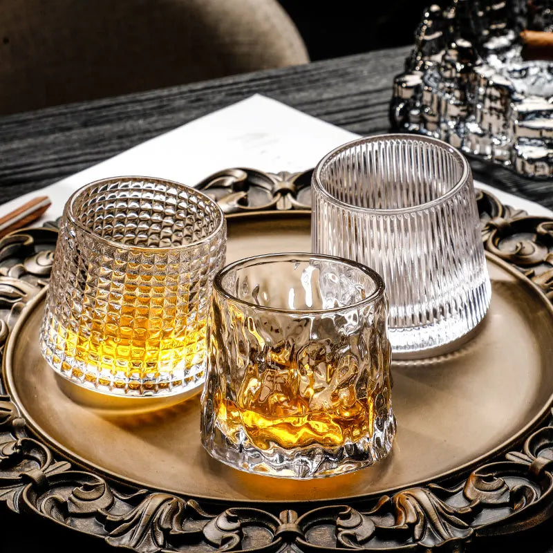 Verres whisky old fashioned motif relief élégant - vue 7 sur 7