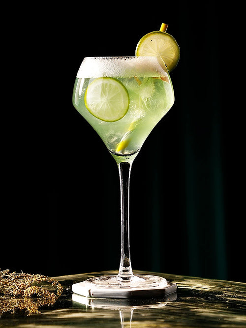 Verres à pied élégants style gin tonic cocktail