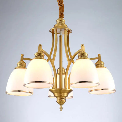 lustre moderne en cuivre avec abat-jour en verre blanc
