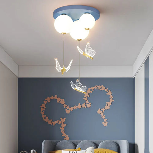 Plafonnier simple et moderne avec boule papillon romantique - vue 3 sur 9